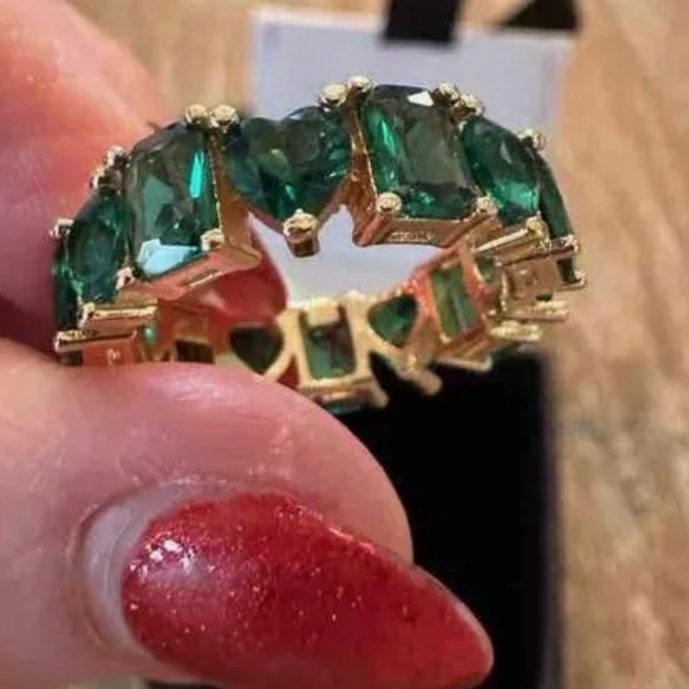 SHYMI Women's Heart & Emerald Green
Cubic Zirconia Eternity Ring - Picture 7 of 8
